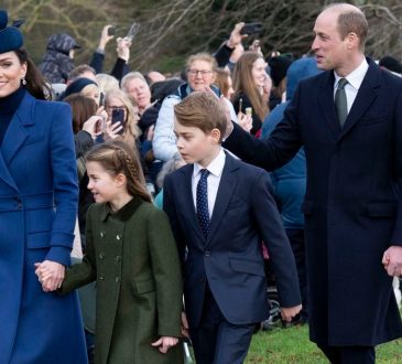 Kate i William przyćmiewają Meghan i Harry'ego! Oni z kolei odkrywają pełną symboli kartkę z pozdrowieniami z trójką dzieci