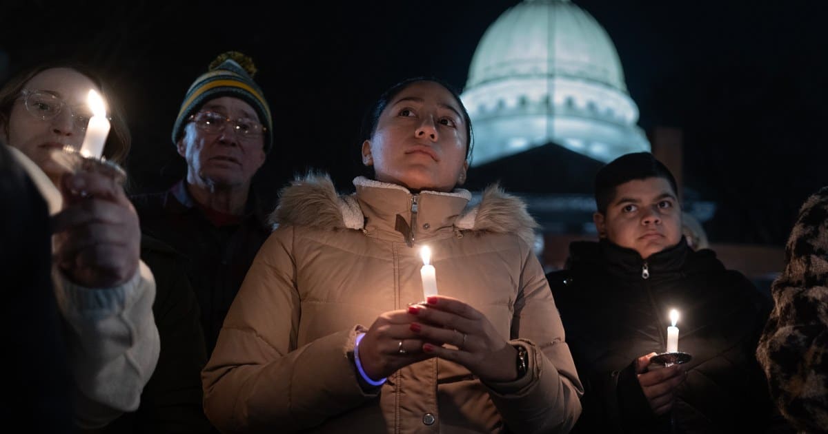 Mieszkaniec Kalifornii powiedział podejrzanemu o strzelaninie w Wisconsin o planie ataku na budynek rządowy – głosi rozkaz dotyczący broni