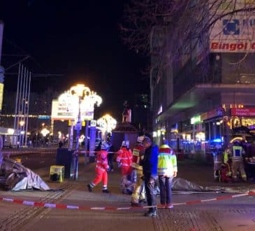 Co najmniej jedna osoba nie żyje, a kilka zostało rannych w masowej kolizji na jarmarku bożonarodzeniowym w Niemczech