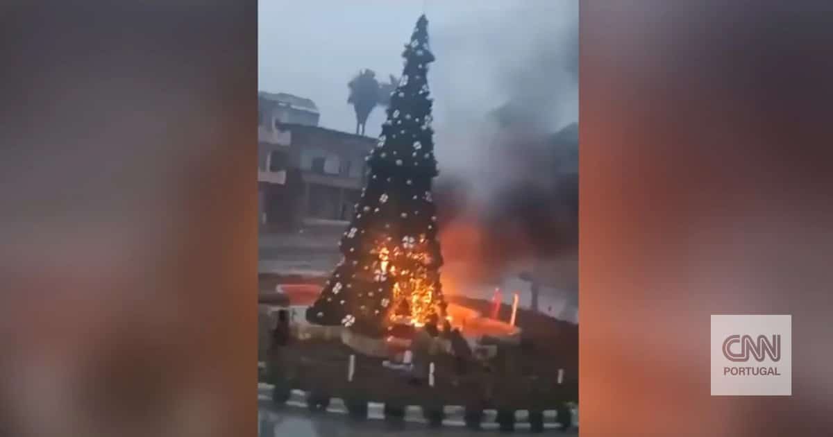 Chrześcijanie protestują w stolicy Syrii po spaleniu choinki