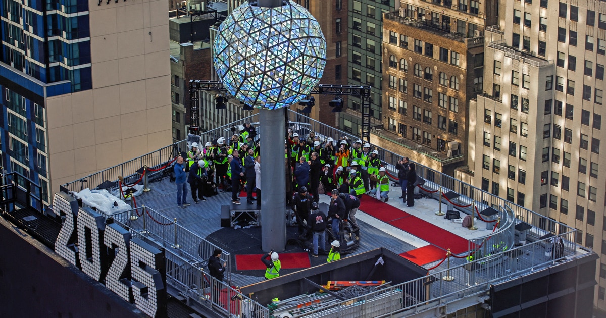 Nawet bez konkretnego zagrożenia urzędnicy zaniepokojeni bezpieczeństwem na Times Square zrzucają piłkę