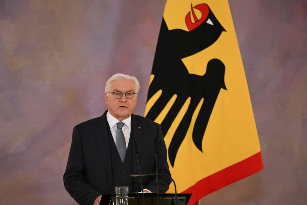 Niemcy – Prezydent Steinmeier: Rozwiązał parlament, otworzył drogę do przedterminowych wyborów