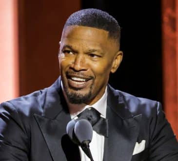 Jak wynika z doniesień, Jamie Foxx doznał kontuzji szkła i wdał się w bójkę w restauracji w Beverly Hills