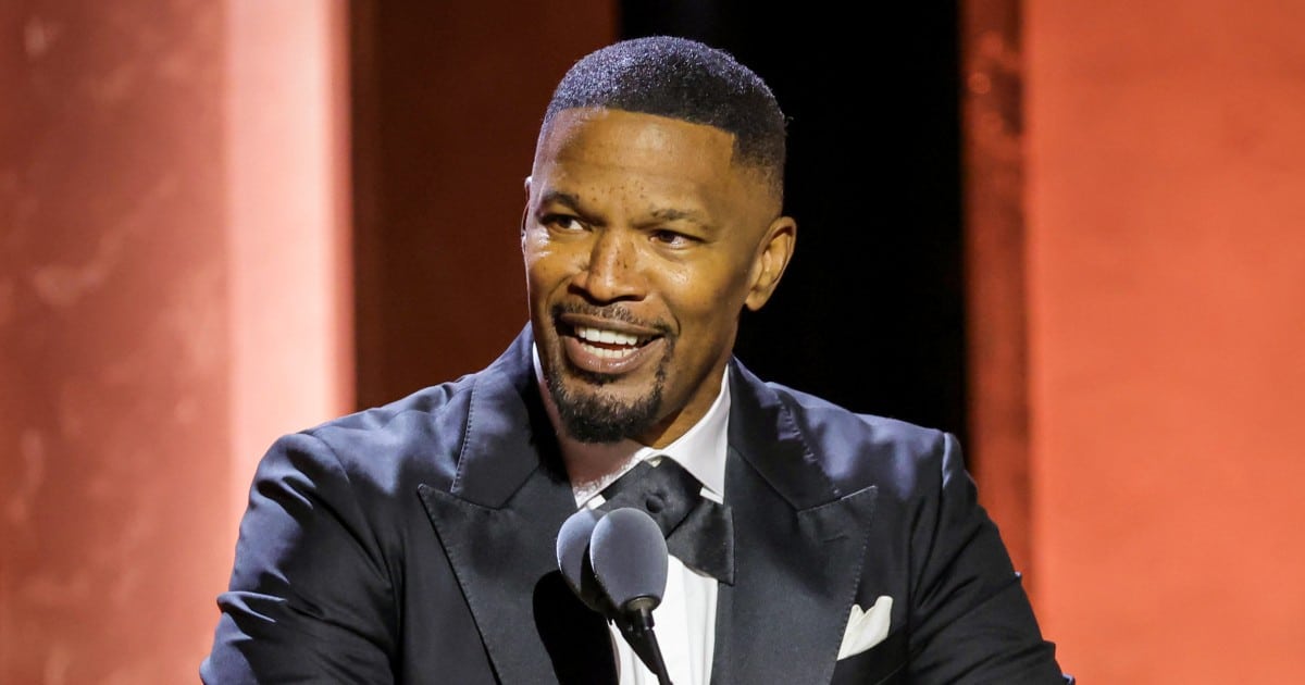 Jak wynika z doniesień, Jamie Foxx doznał kontuzji szkła i wdał się w bójkę w restauracji w Beverly Hills