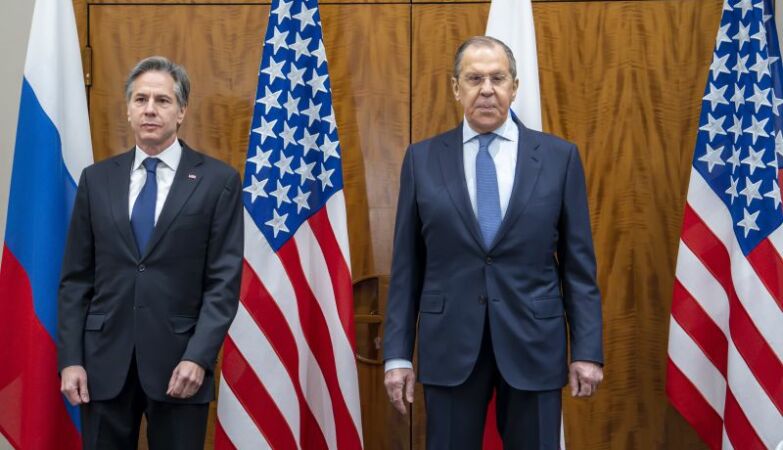 O secretário de Estado norte-americano, Antony Blinken, e o ministro dos Negócios Estrangeiros russo, Serguei Lavrov.