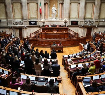 Parlament nie pozwolił na dalszą podwyżkę płacy minimalnej