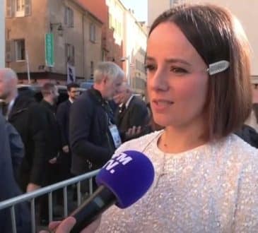 „Intensywna emocjami”: na Korsyce Alizée załamała się w połowie piosenki przed papieżem Franciszkiem