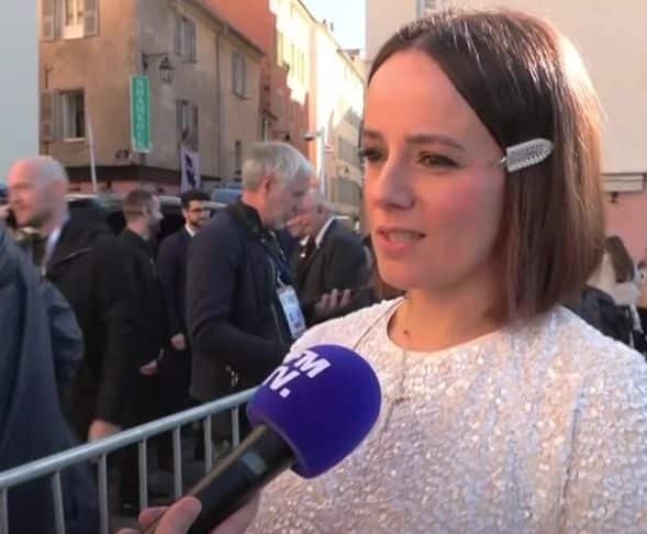 „Intensywna emocjami”: na Korsyce Alizée załamała się w połowie piosenki przed papieżem Franciszkiem