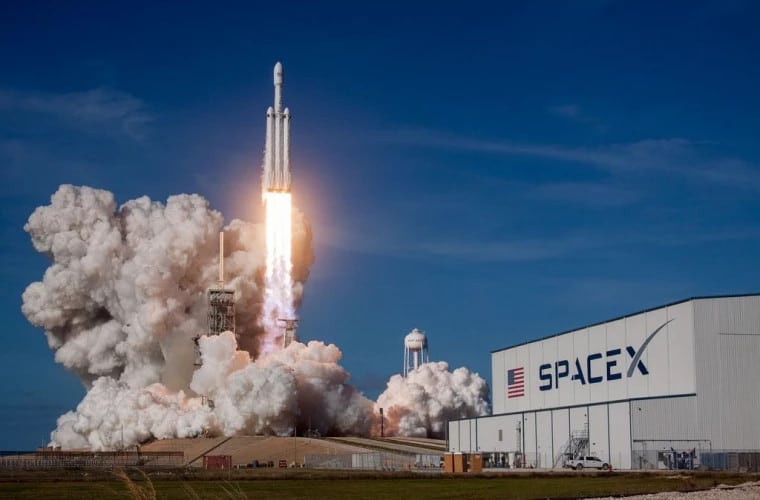 Rakieta nośna Falcon 9 pomyślnie umieściła na orbicie nową grupę satelitów Starlink