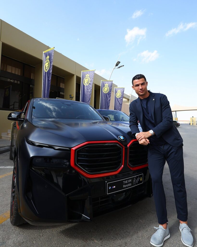 Cristiano Ronaldo i reszta drużyny Al Nassr FC otrzymują wcześniejszy prezent świąteczny od BMW