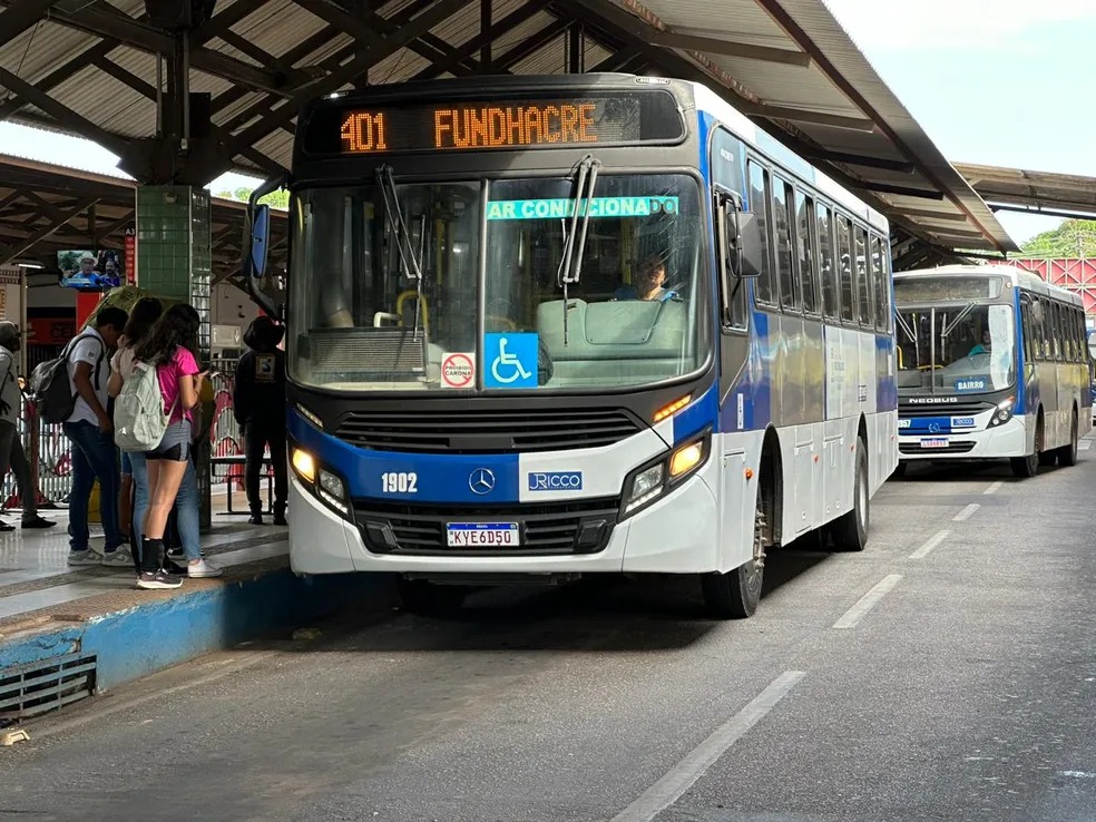 Milionowa pożyczka na zakup nowych autobusów została usunięta z porządku obrad i powinna być głosowana dopiero w 2025 roku