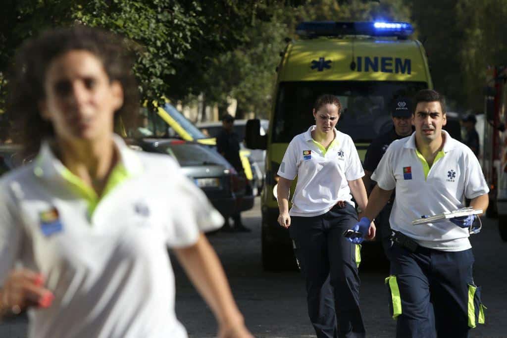 Cięcia powypadkowe A24; lekarz przejechał, gdy szedł na pomoc ofiarom