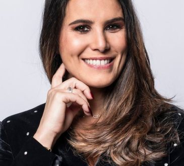 Karine Ferri (The Voice) zastąpiona przez Anaïs Grangerac tak reaguje na jej przybycie: „Nie ma kontrowersji, nie ma konfliktu”