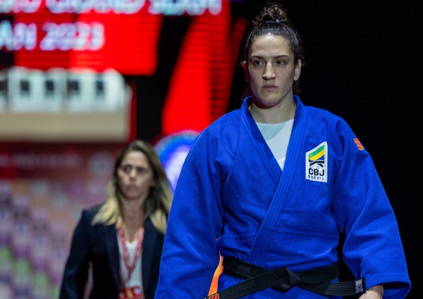 Mayra Aguiar Mayra Aguiar zdobywa bezprecedensowy złoty medal Wielkiego Szlema w judo w Tokio