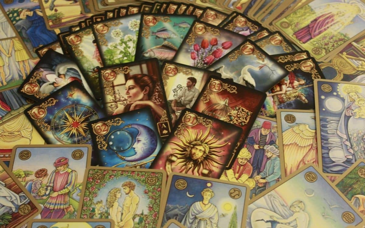 Tarot Przesilenia Zimowego. Wyjątkowe prezenty, które będą Ci towarzyszyć w nadchodzących miesiącach