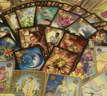 Tarot Przesilenia Zimowego. Wyjątkowe prezenty, które będą Ci towarzyszyć w nadchodzących miesiącach