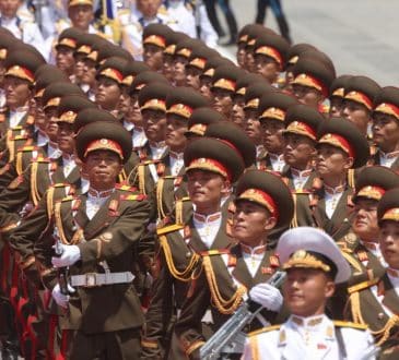 Wojska Korei Północnej po raz kolejny zderzają się z okrucieństwem wojny, podczas gdy Kim Dzong Un wydaje się niewzruszony