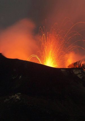 Wybuchł wulkan Ibu, jeden z najbardziej aktywnych w Indonezji