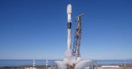 Rakieta SpaceX wystrzeliła już w przestrzeń kosmiczną i wyniosła dwa portugalskie satelity