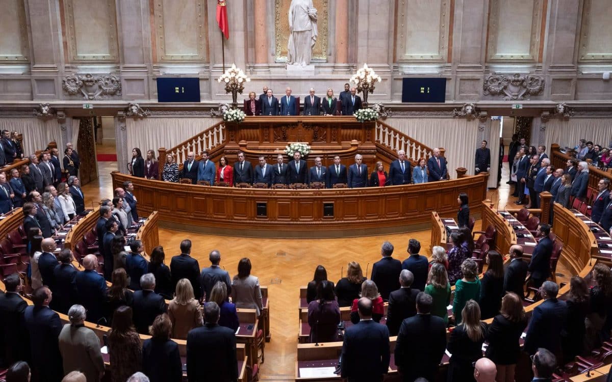 Nowy tekst aktualizuje parafie, które w piątek zostaną przywrócone przez parlament, do 303