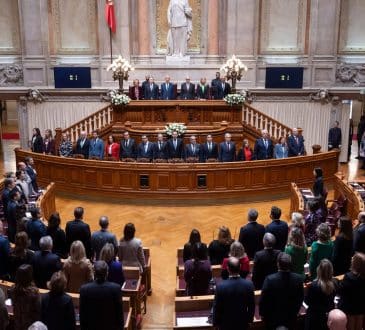 Nowy tekst aktualizuje parafie, które w piątek zostaną przywrócone przez parlament, do 303