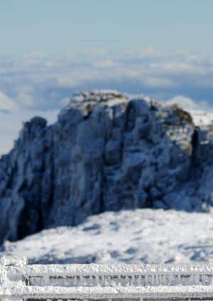 Opady śniegu zamykają drogę w centralnym masywie Serra da Estrela