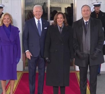 Moment, w którym Kamala Harris zostaje po raz ostatni przyjęta przez Joe Bidena w Białym Domu