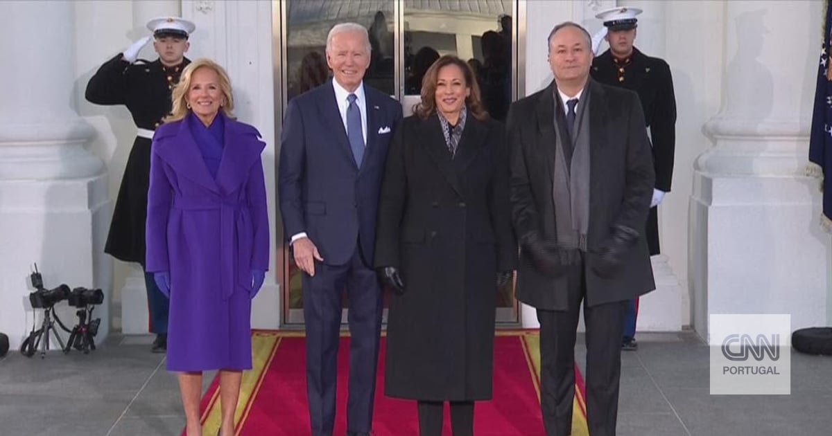 Moment, w którym Kamala Harris zostaje po raz ostatni przyjęta przez Joe Bidena w Białym Domu