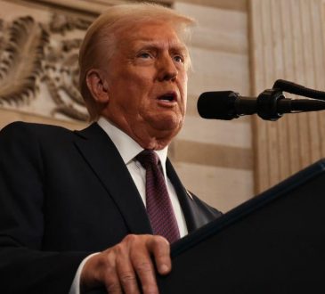 Trump ogłasza, że ​​ułaskawi „zakładników 6 stycznia”