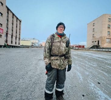 Kamienne tratwy: sam na sam z niedźwiedziami w opuszczonym arktycznym mieście