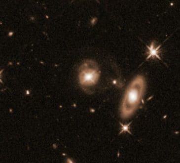 Hubble rejestruje zaskakujący kwazar w kształcie spirali