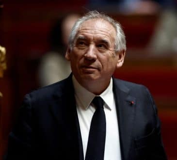 Francja: Socjaliści uratowali rząd Bayrou – Nie popierają wniosku o wotum nieufności