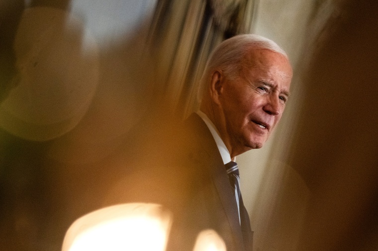 Prezydent Joe Biden przemawia podczas przyjęcia dla nowych demokratycznych członków Kongresu Stanów Zjednoczonych w Państwowej Jadalni Białego Domu, 5 stycznia 2025 r. w Waszyngtonie.