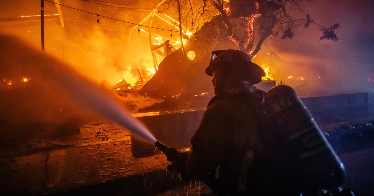 Zbiorniki na wodę wyschły w Pacific Palisades, utrudniając akcję gaśniczą