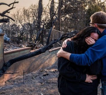 Mieszkańcy Los Angeles wracają do popiołów i ruin po niszczycielskich pożarach