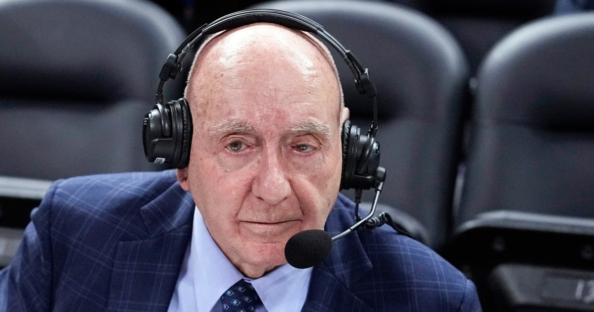 Analityk koszykówki ESPN z college'u, Dick Vitale, wraca do nadawania opóźniony przez przypadek w domu