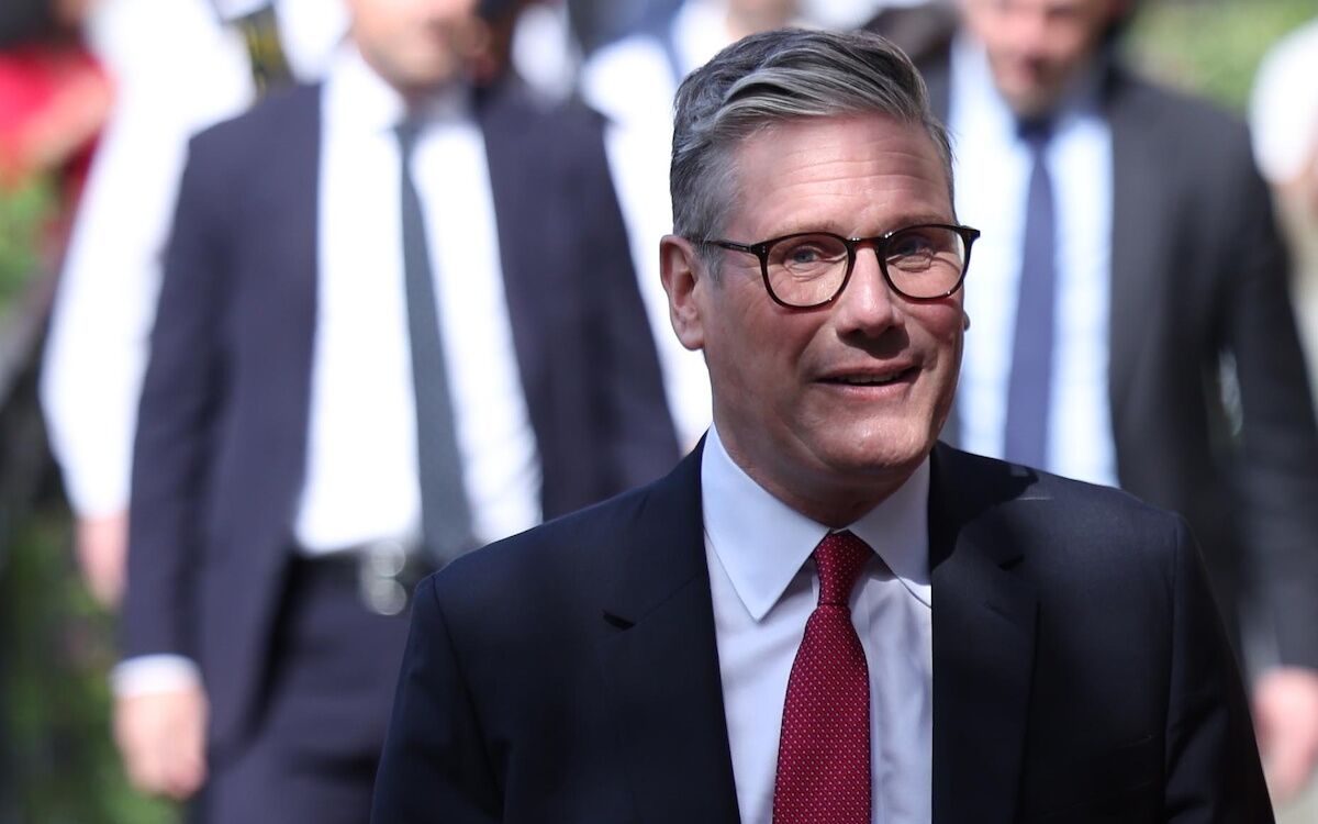 Czy Keir Starmer naprawdę chronił „gangi gwałtów”?