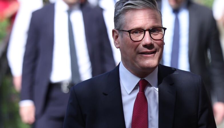 Czy Keir Starmer naprawdę chronił „gangi gwałtów”?