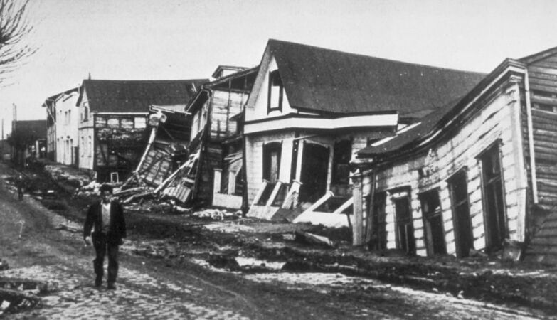 Najsilniejsze trzęsienie ziemi w historii miało miejsce w Chile w 1960 r. Tsunami spowodowało zniszczenia nawet na Hawajach