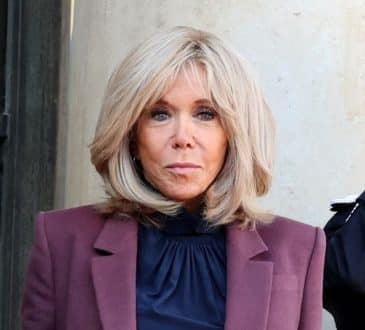 „Nie radzi sobie zbyt dobrze”: Brigitte Macron przetestowała, ale nadal stoi, otaczający ją ludzie przerywają ciszę