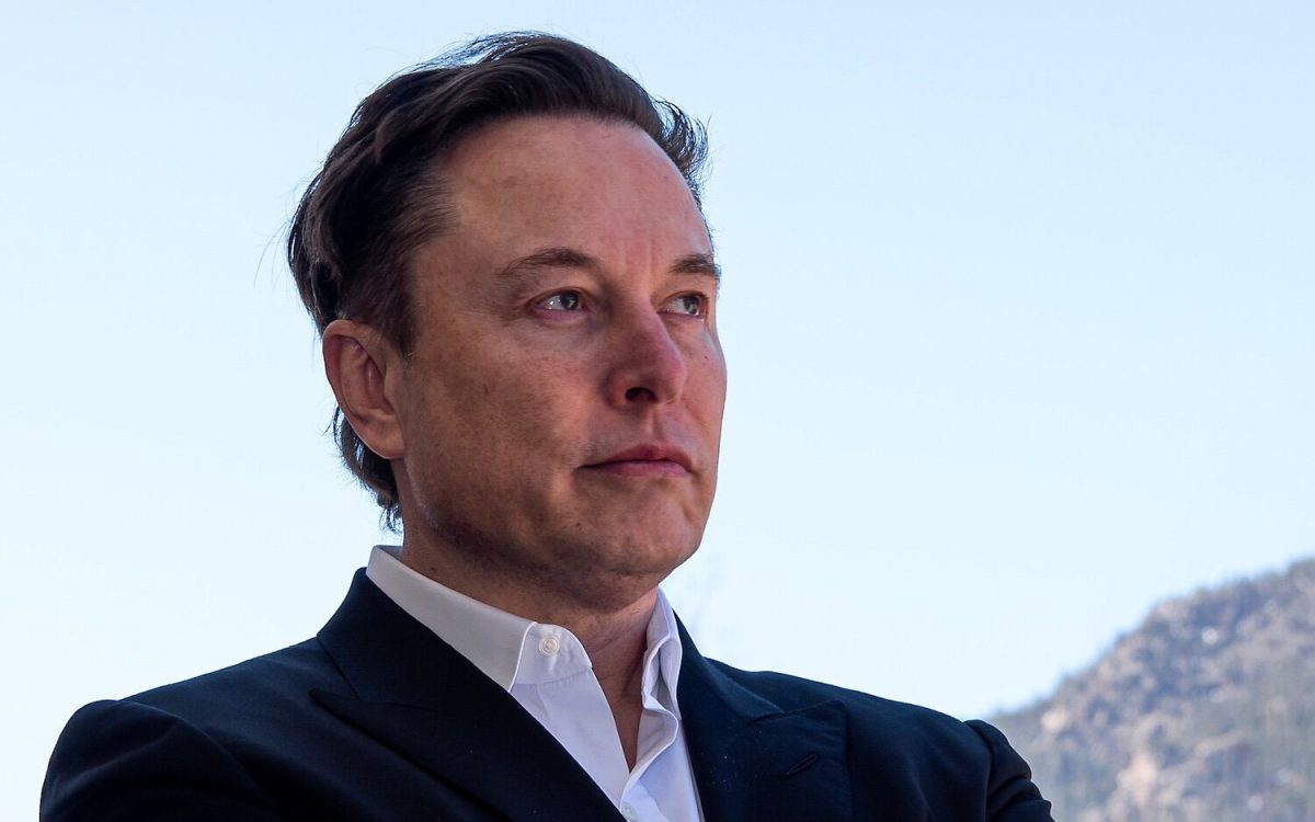 Elon Musk nie tylko miesza się z polityką: on także zmienia i opóźnia loty komercyjne