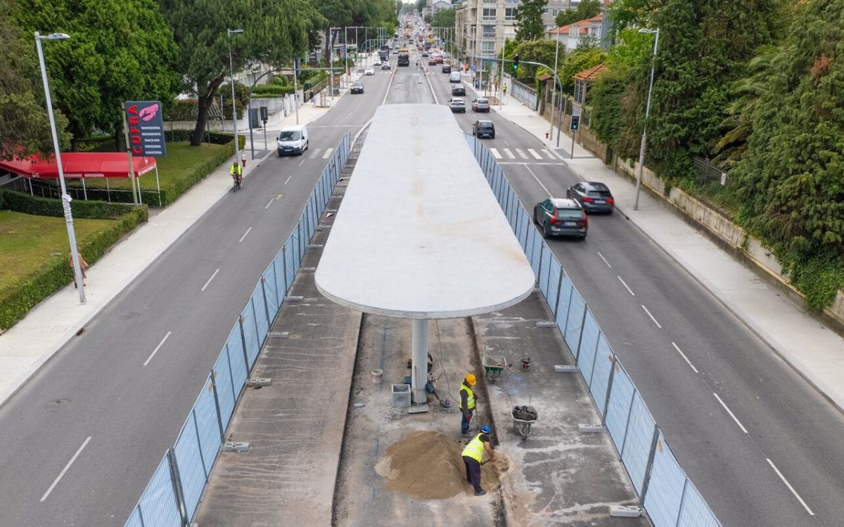 Porto: Metrobus jest gotowy od 4 miesięcy – ale rusza dopiero w kwietniu (w zasadzie)