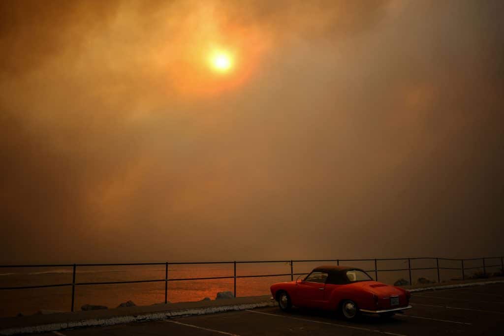 Pożar w Los Angeles: Canadair zderza się z dronem w powietrzu - W bitwie i gwardii narodowej