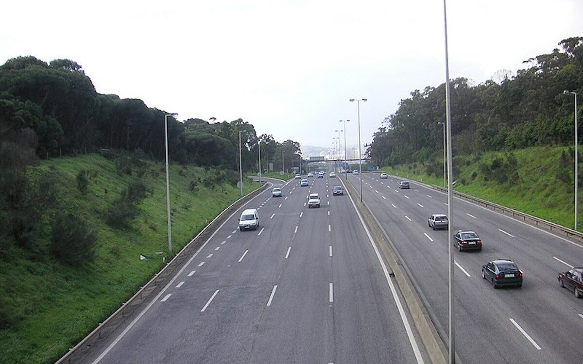 Rada Miasta Lizbony chce utworzyć pas dla autobusów na autostradzie A5