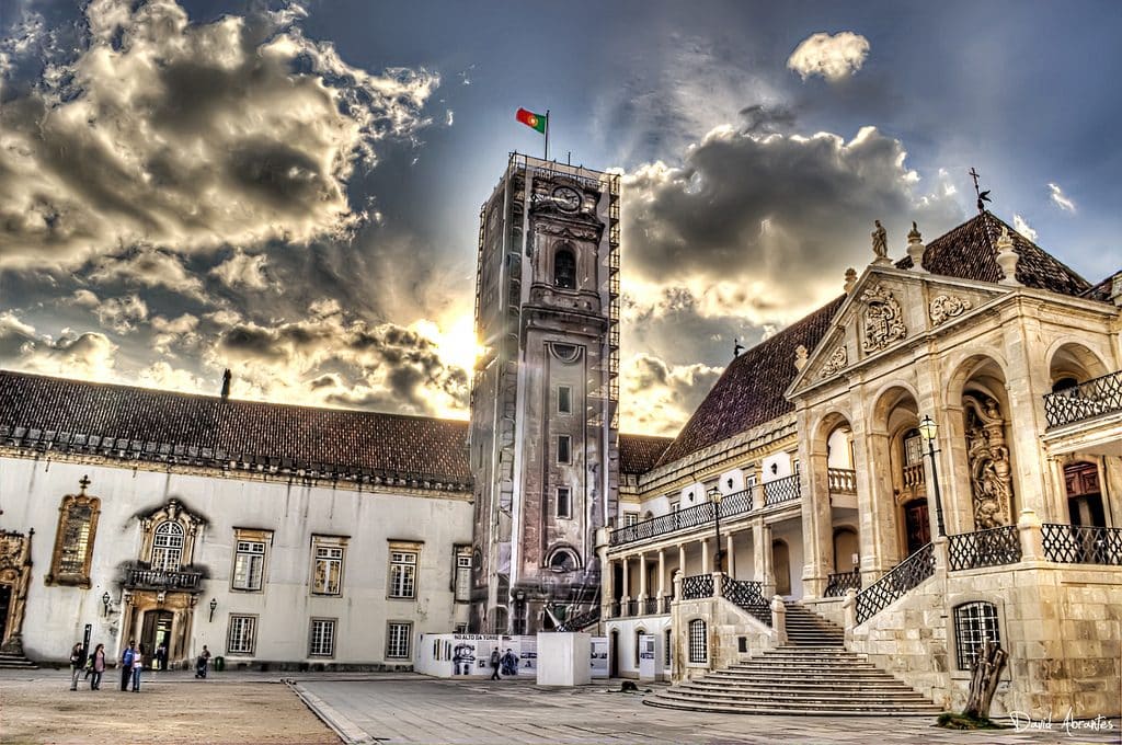 Coimbra, „bastion tradycji”, została opisana w The New York Times