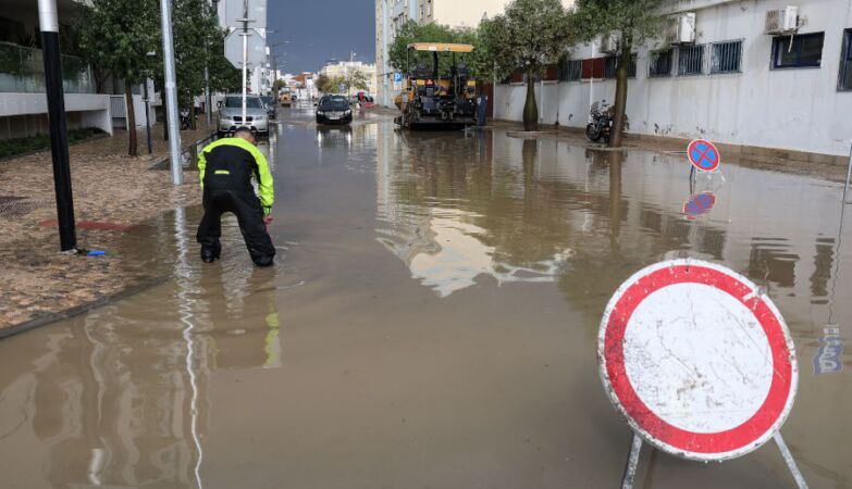 Powódź w centrum Olhão po ulewnych deszczach, które spadły w Algarve.