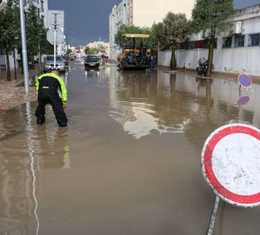 Pogoda: sześć dzielnic objętych pomarańczowym ostrzeżeniem. Wiatr może osiągać prędkość 100 km/h