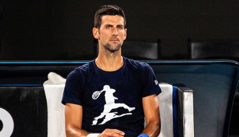 Djokovic twierdzi, że podczas Australian Open 2022 podano mu jedzenie, które „zatruło” go