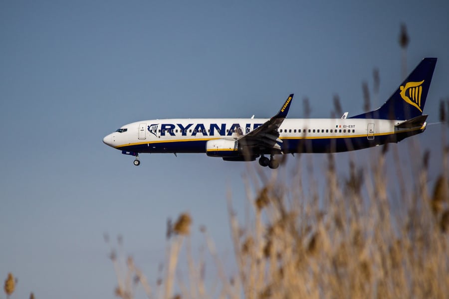 Zerwał lakier między Ryanair a hiszpańskimi lotniskami. Firma ogranicza tysiące tras