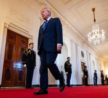 Trump podpisuje pierwsze prawo jego powrotu do Białego Domu: „Opiera się na ksenofobicznych bulosach i narracjach”